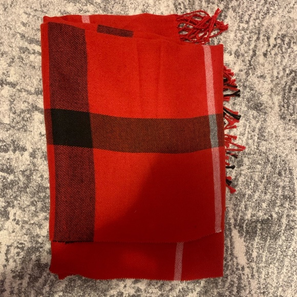 Red Christmas plaid scarf - Picture 2 of 2